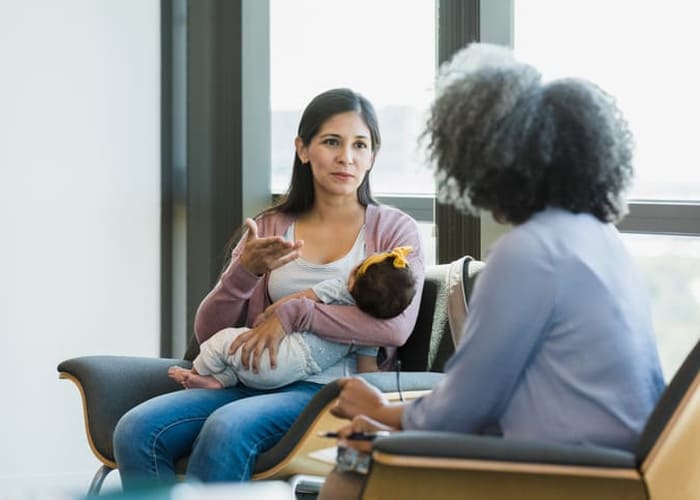 mom-and-baby-in-parenting-therapy-session