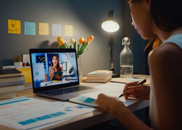 woman-at-computer-with-schedules-and-notes-to-help-with-time-management